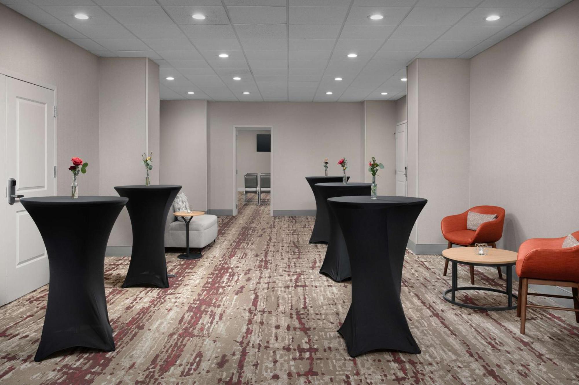 Hilton Garden Inn Philadelphia-Форт-Вашингтон Экстерьер фото