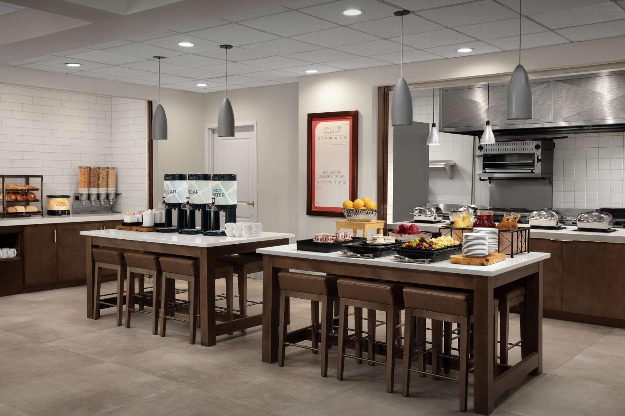 Hilton Garden Inn Philadelphia-Форт-Вашингтон Экстерьер фото