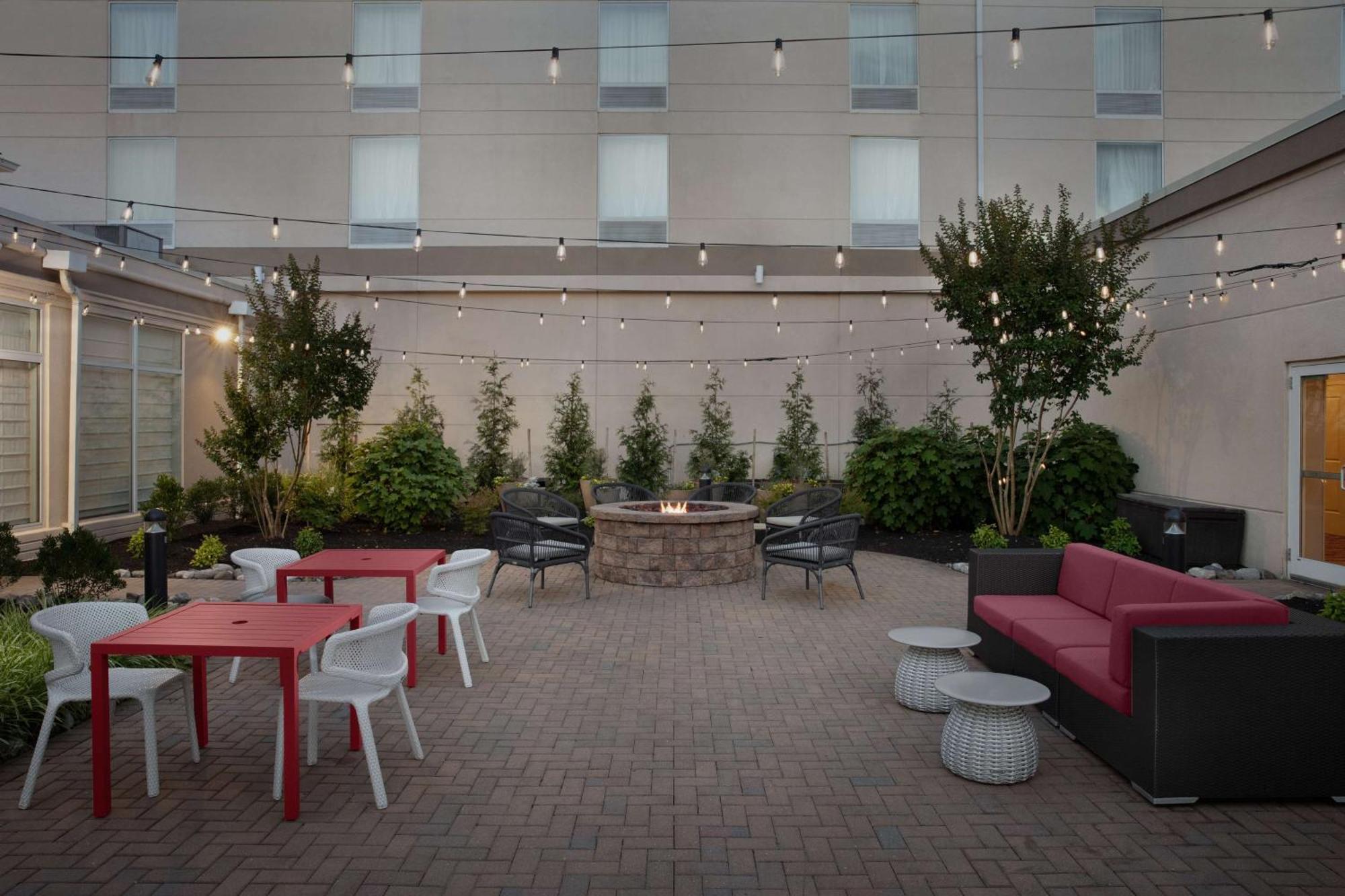 Hilton Garden Inn Philadelphia-Форт-Вашингтон Экстерьер фото